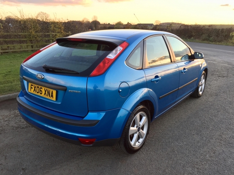 View FORD FOCUS ZETEC CLIMATE, 10 SERVICE STAMPS, LONG MOT, LOTS OF RECEIPTS, SPARE KEY, BE QUICK,