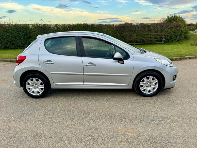 PEUGEOT 207