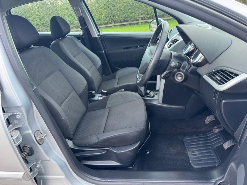 PEUGEOT 207
