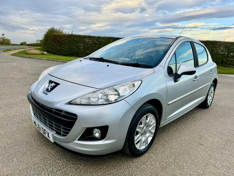 PEUGEOT 207