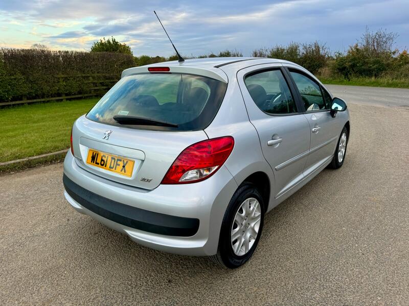 PEUGEOT 207