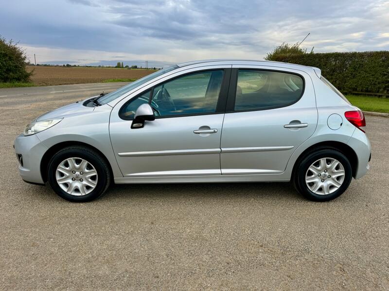 PEUGEOT 207