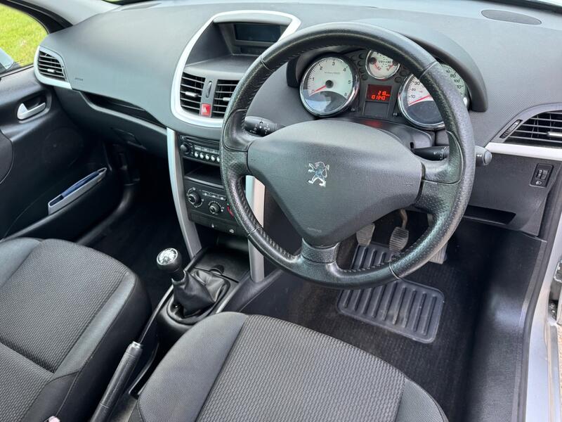 PEUGEOT 207
