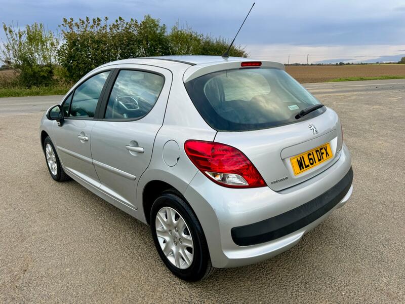 PEUGEOT 207