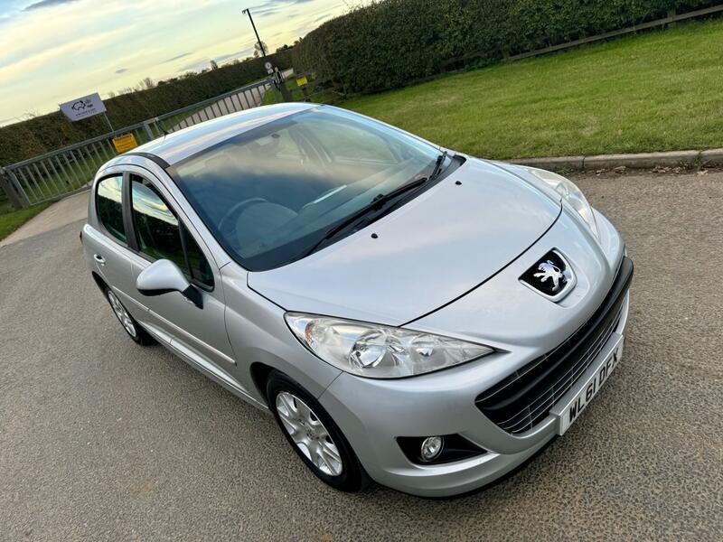 PEUGEOT 207