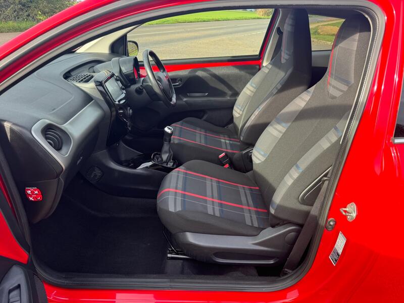 PEUGEOT 108