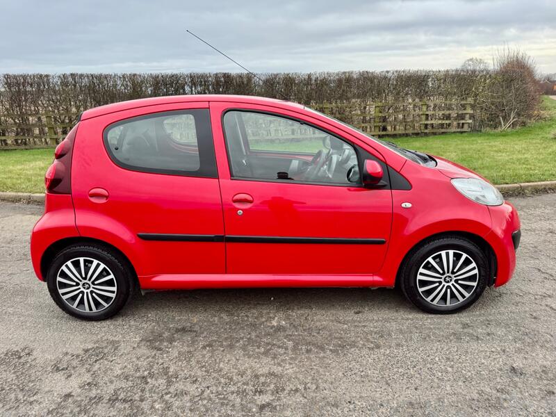 PEUGEOT 107
