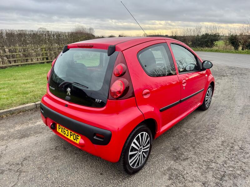 PEUGEOT 107