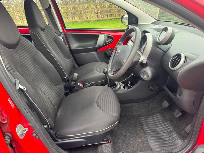 PEUGEOT 107