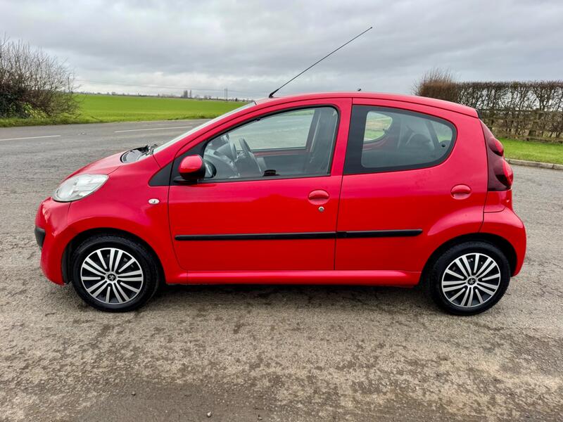PEUGEOT 107