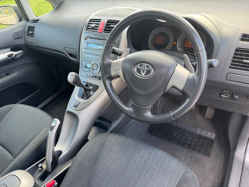 View TOYOTA AURIS 1.6 TR