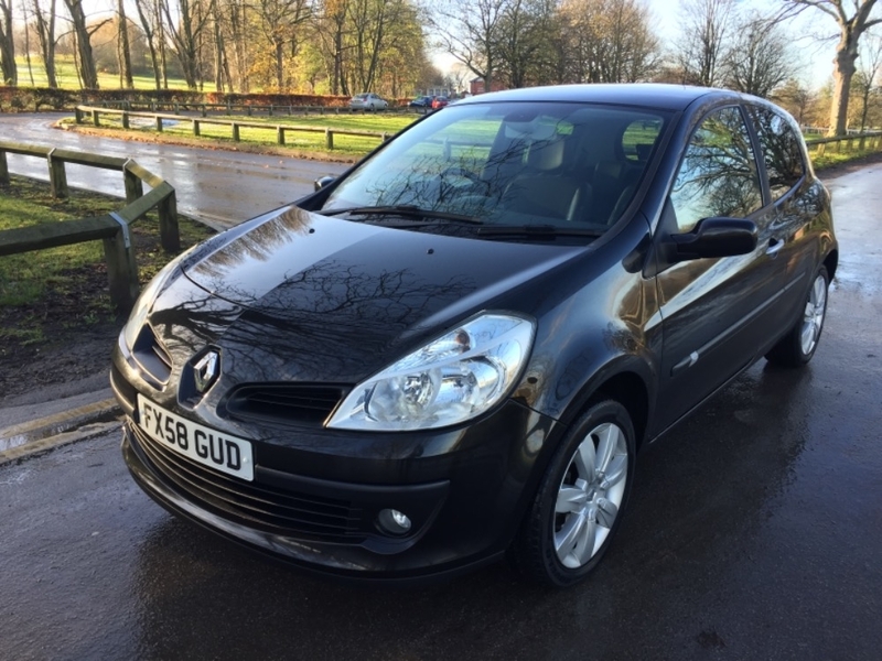 View RENAULT CLIO DYNAMIQUE S DCI, £30 ROAD TAX, LONG MOT, HALF LEATHER, CAMBELT DONE,