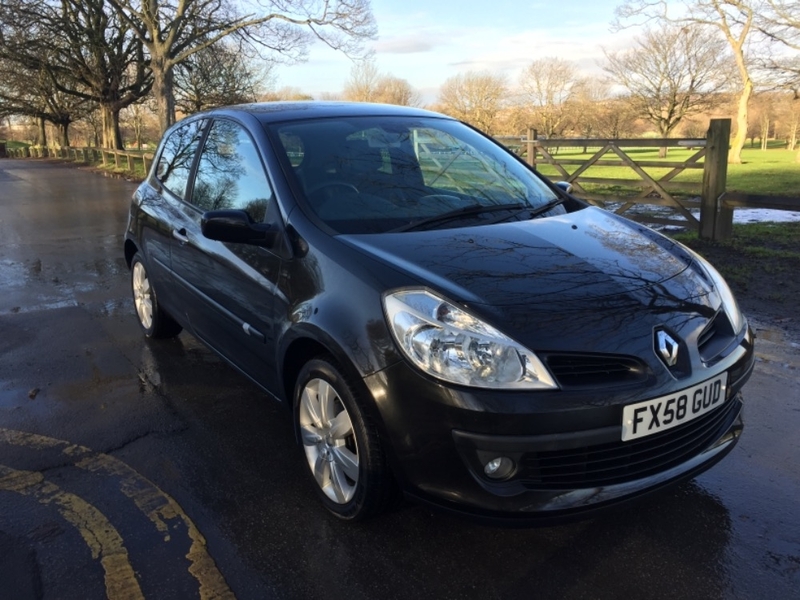 View RENAULT CLIO DYNAMIQUE S DCI, £30 ROAD TAX, LONG MOT, HALF LEATHER, CAMBELT DONE,