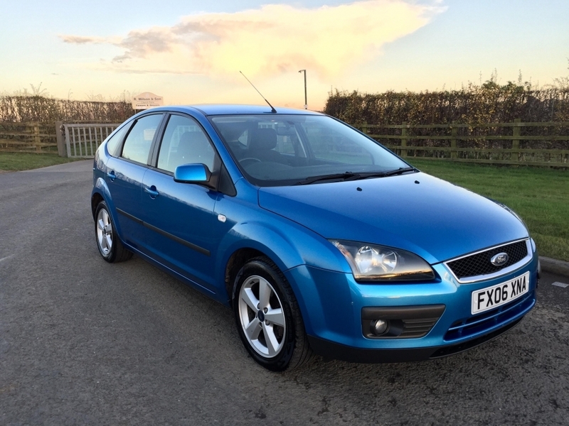 View FORD FOCUS ZETEC CLIMATE, 10 SERVICE STAMPS, LONG MOT, LOTS OF RECEIPTS, SPARE KEY, BE QUICK,