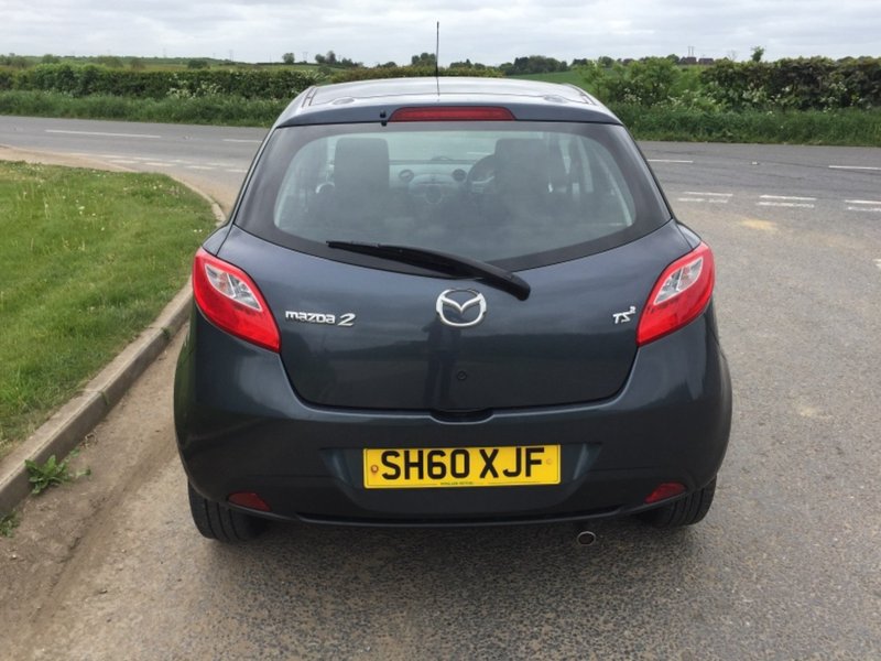 MAZDA 2