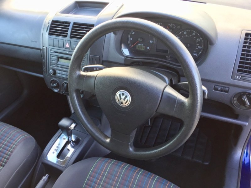 VOLKSWAGEN POLO