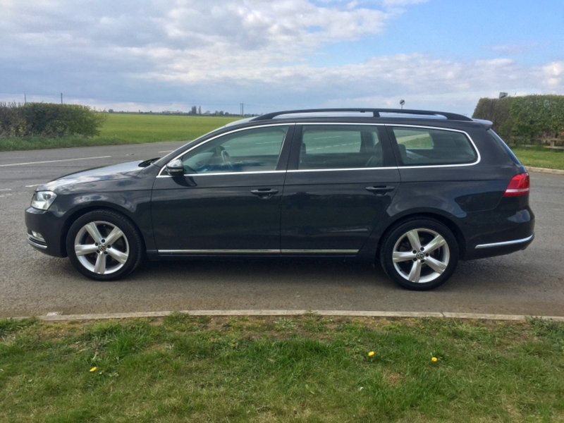 View VOLKSWAGEN PASSAT TDi 140 BlueMotion Start-Stop BlueMotion SE