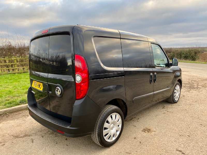 View VAUXHALL COMBO CDTi 90 L1H1 Crew Van 5 Seats, Euro5 2300,