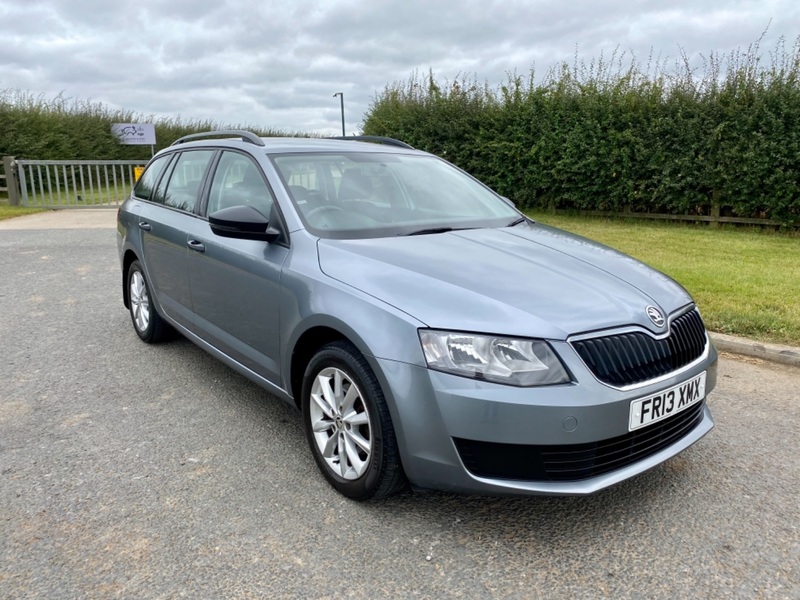 View SKODA OCTAVIA S TDI CR, 10 SERVICES, BLUETOOTH, SOLD TO SHERBURN IN ELMET,