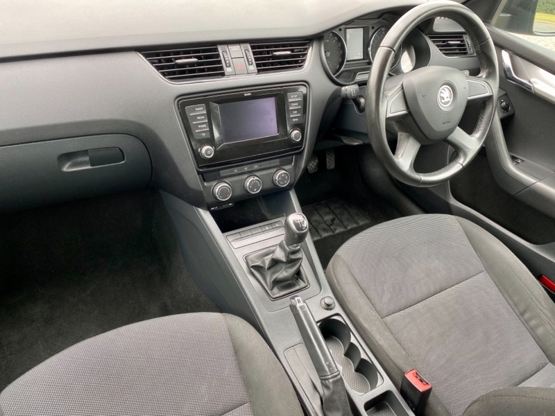 View SKODA OCTAVIA S TDI CR, 10 SERVICES, BLUETOOTH, SOLD TO SHERBURN IN ELMET,