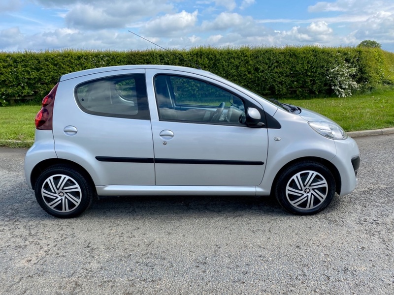 PEUGEOT 107