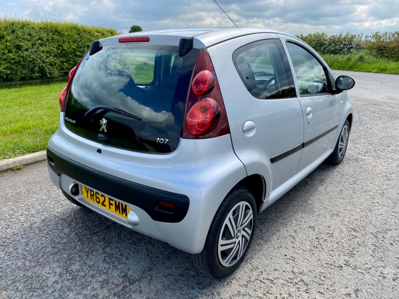 PEUGEOT 107