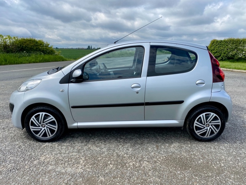 PEUGEOT 107