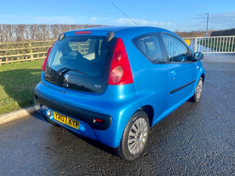 PEUGEOT 107