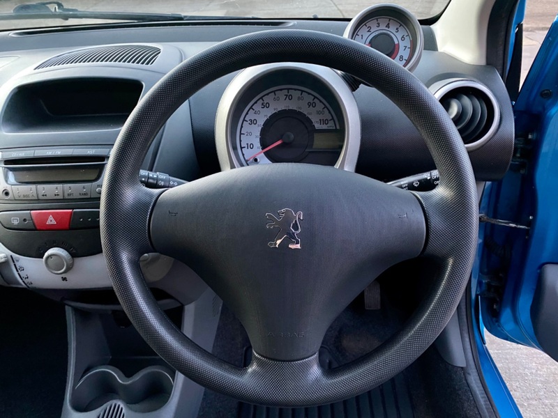 PEUGEOT 107