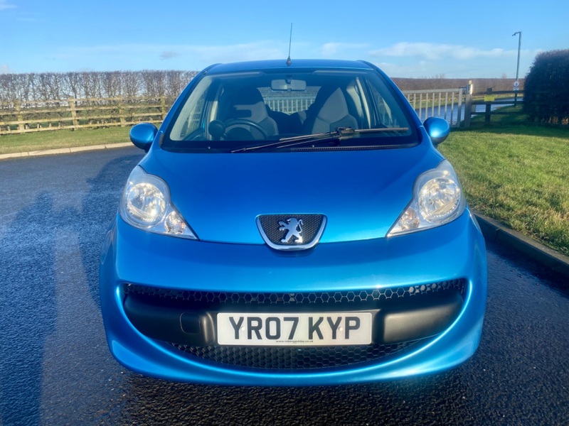 PEUGEOT 107