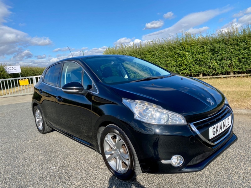 View PEUGEOT 208 HDI ALLURE