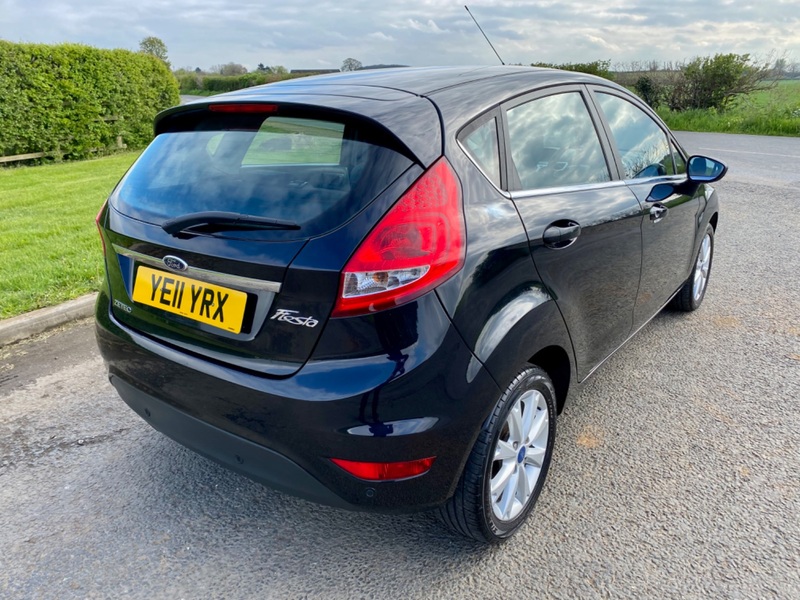 View FORD FIESTA ZETEC ** SOLD TO PONTEFRACT **