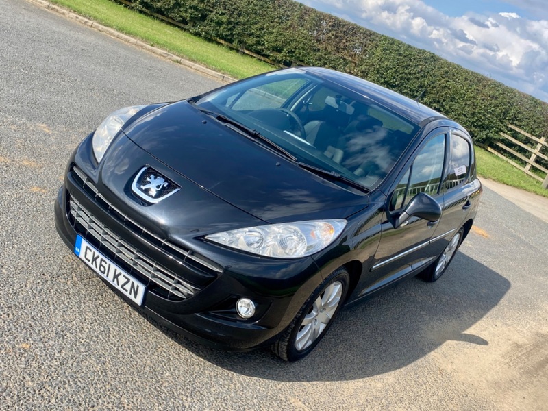 PEUGEOT 207