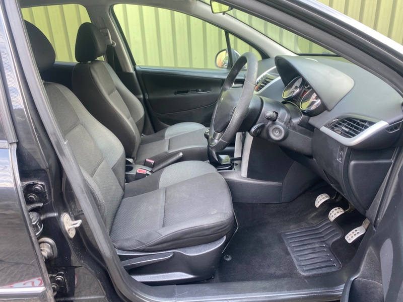PEUGEOT 207